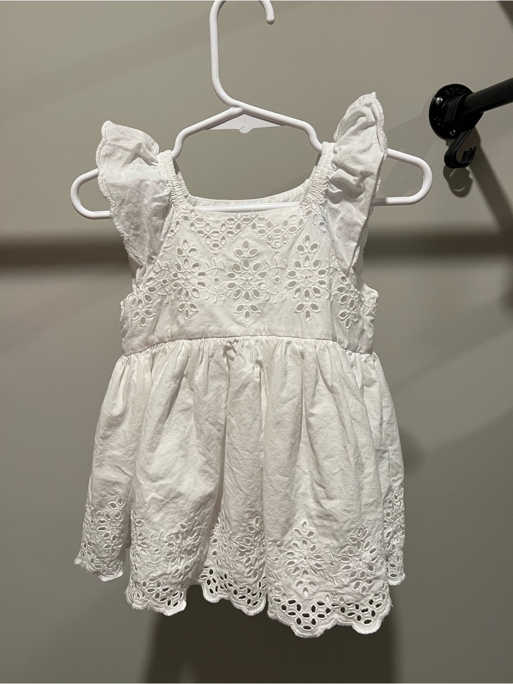 GAP White Eyelet Cotton Dress with Ruffle Sleeves 6-12 months